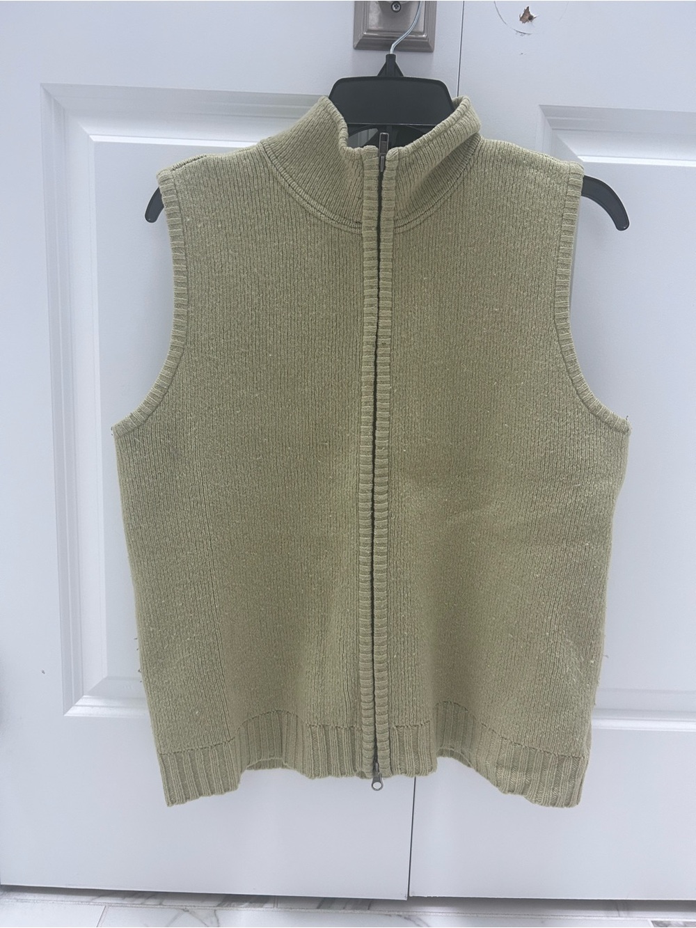 Women’s medium Eddie Bauer Olive Green Sleeveless V-Neck Zip Knit Vest.